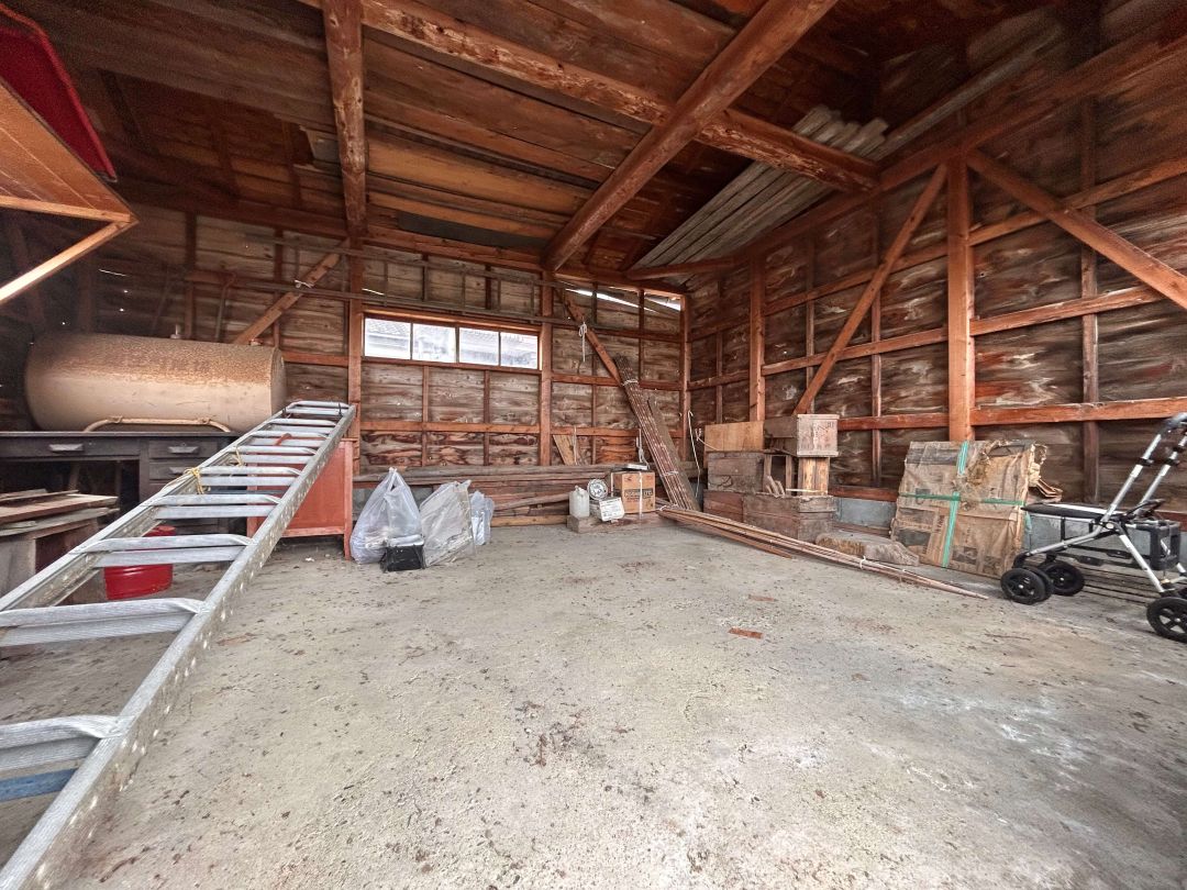 車庫・倉庫内部