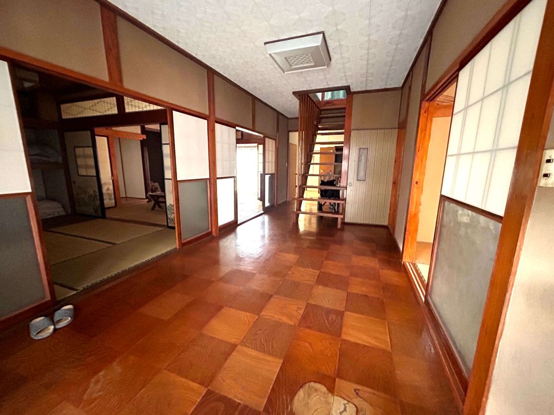 玄関ホール・階段